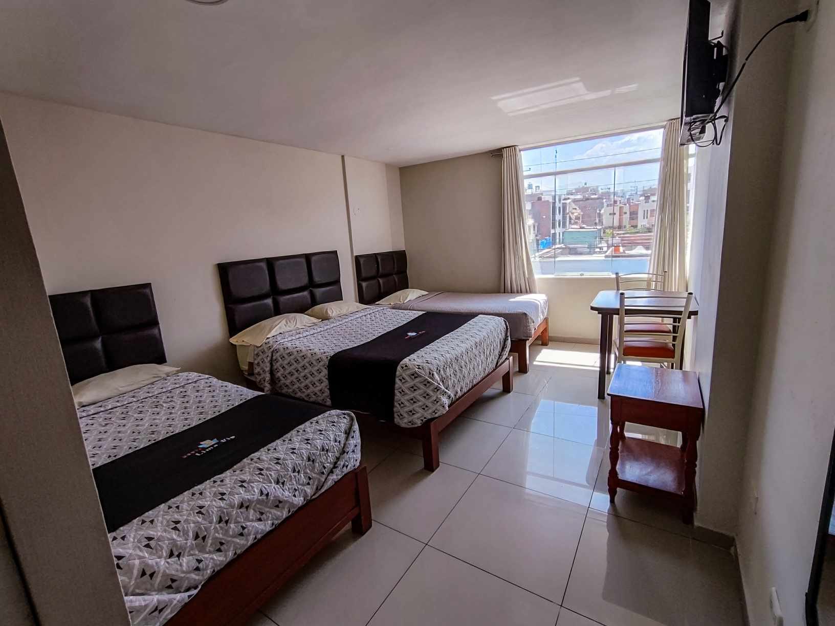 Hotel con habitación triple amplia